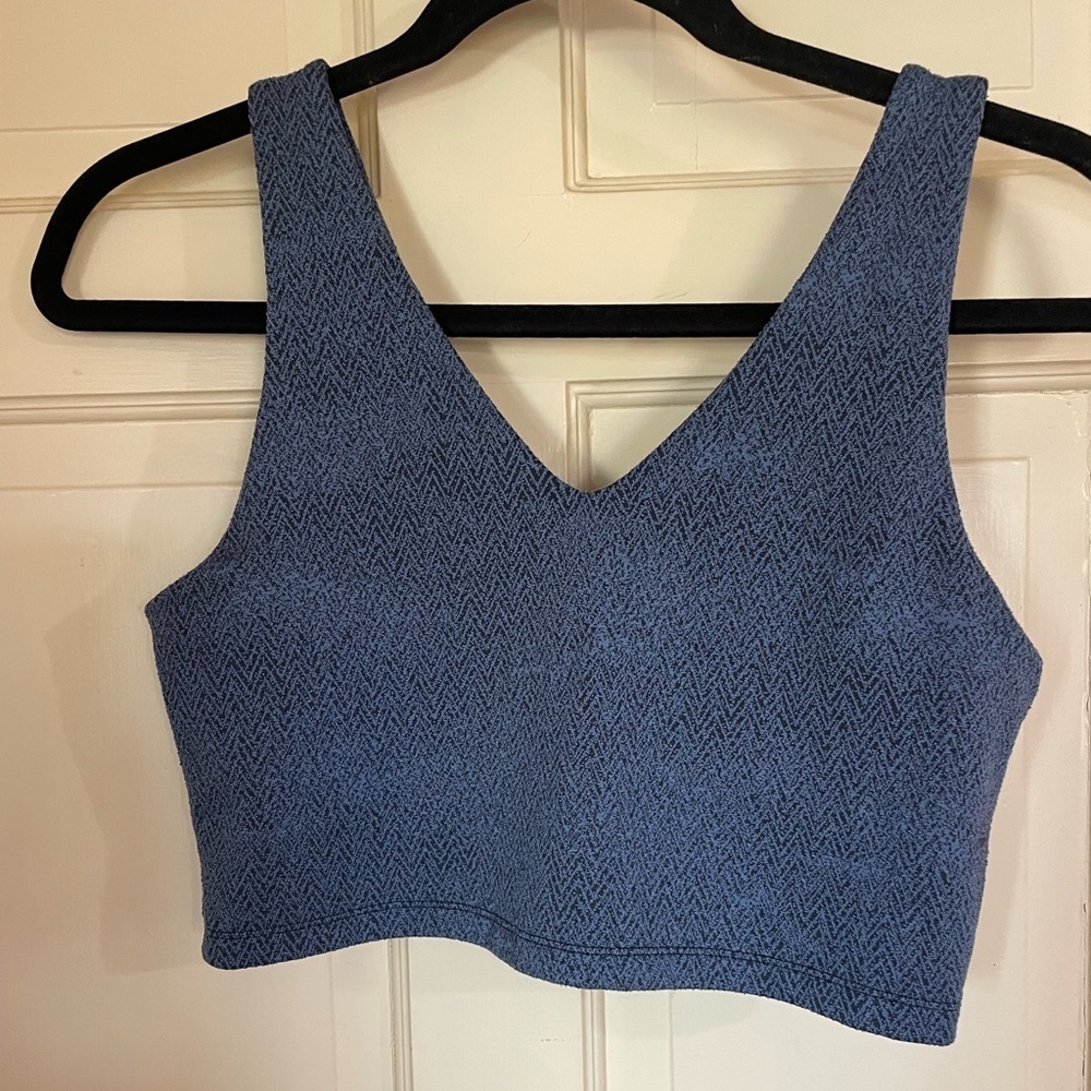 OFFLINE By Aerie Women's V-Neck Crop Top - Size Medium Blue Printed